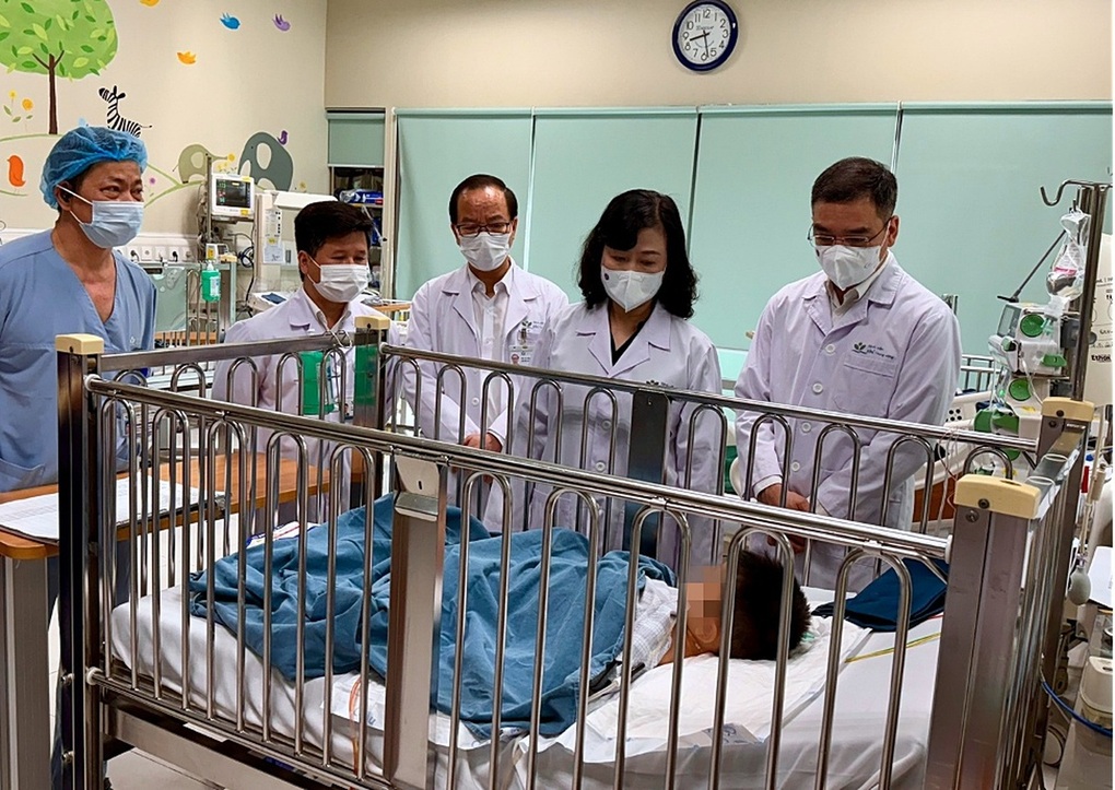 Bé trai trong vụ “nộp đủ tiền mới cấp cứu” được ra viện