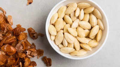 Peeled v/s Unpeeled Almonds Benefits: What is the proper way of eating soaked almonds? |