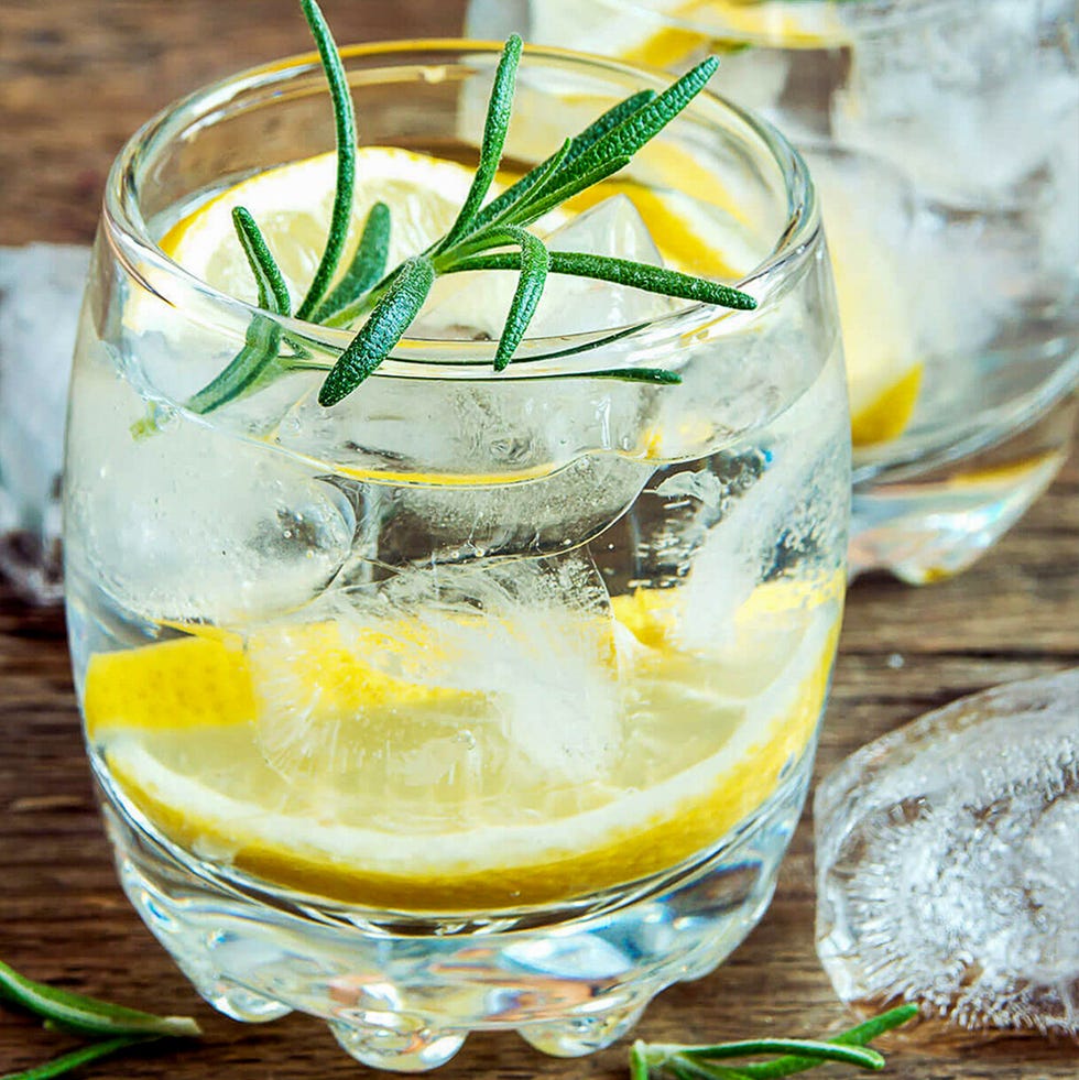 Nutritionists share the sneaky way alcohol can interfere with healthy eating