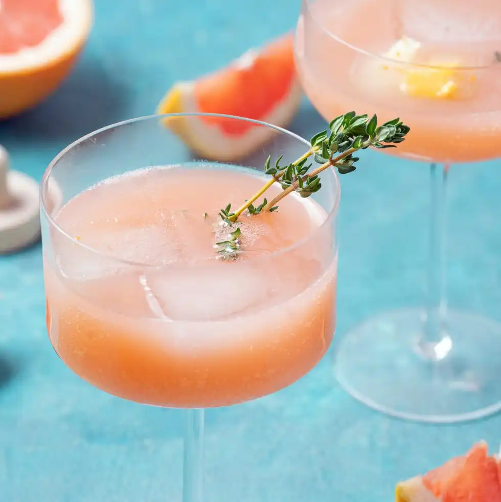 paloma cocktail with grapefruit and tequila