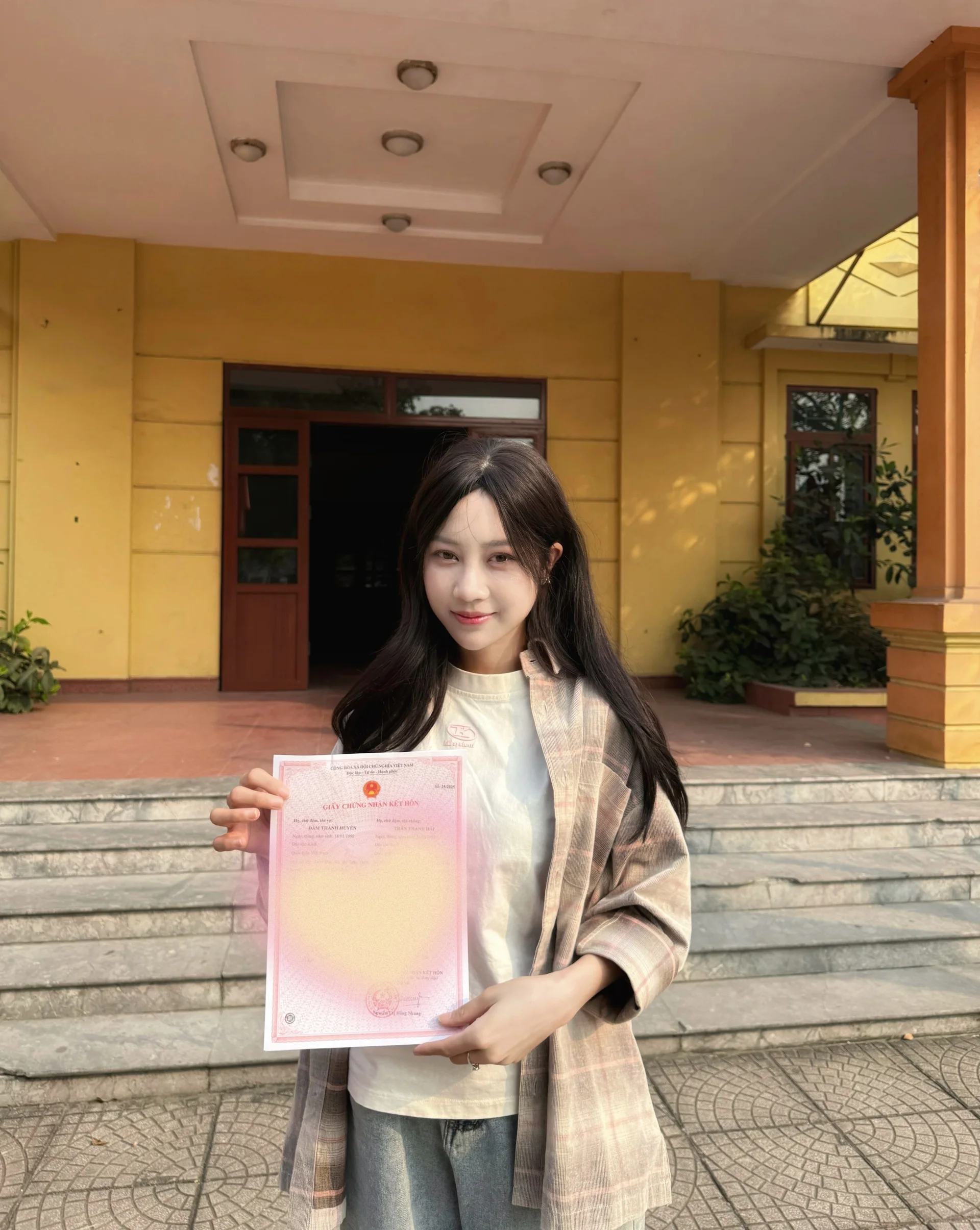 Streamer 2 lần mắc ung thư được cầu hôn gây xúc động: 7 năm, 9 lần từ chối - 11