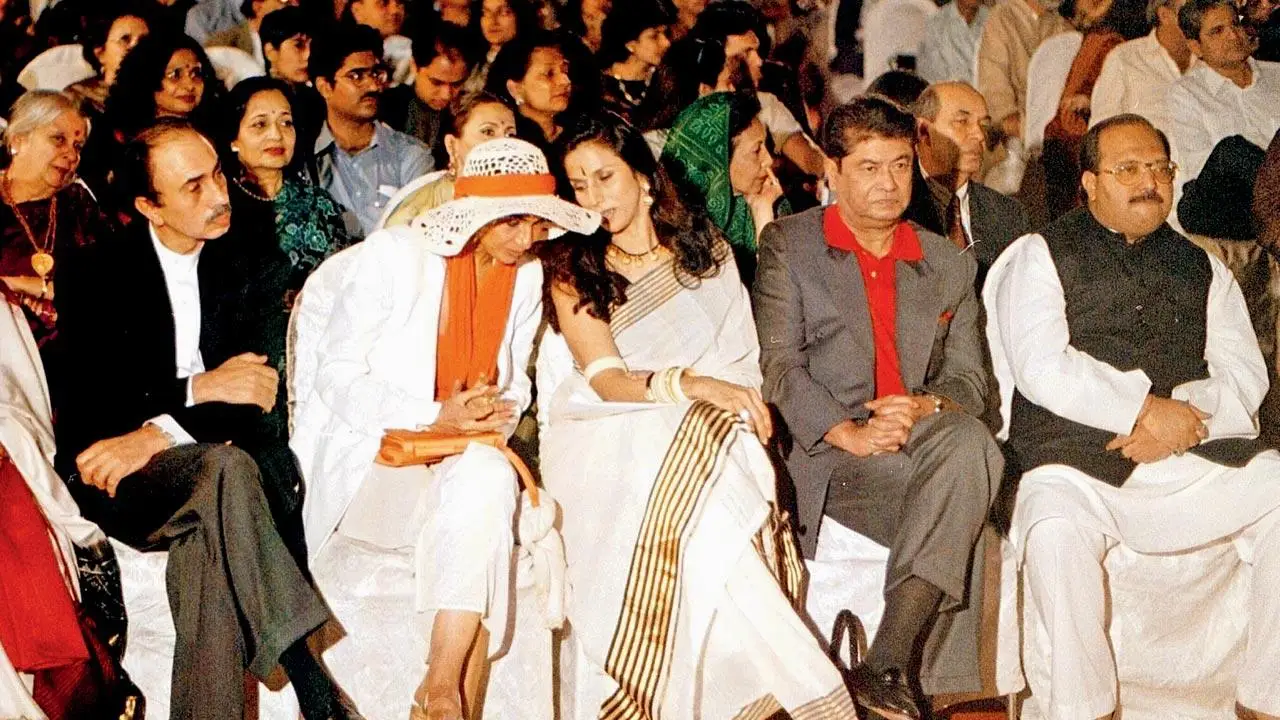 In the good old days, the front row was where one could spot the movers and shakers of society, such as Adi Godrej, his wife Parmeshwar Godrej, Shobhaa De and husband Dilip De, and Samajwadi Party leader Amar Singh. File pic/mid-day archives