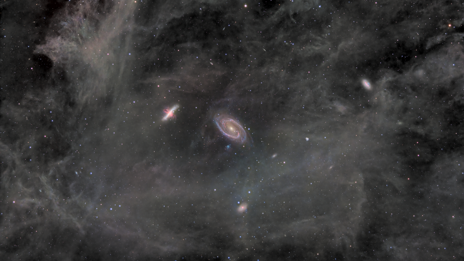 Amateur astronomer captures Cigar Galaxy and Bode’s Galaxy swimming in a spectral nebula (photo)