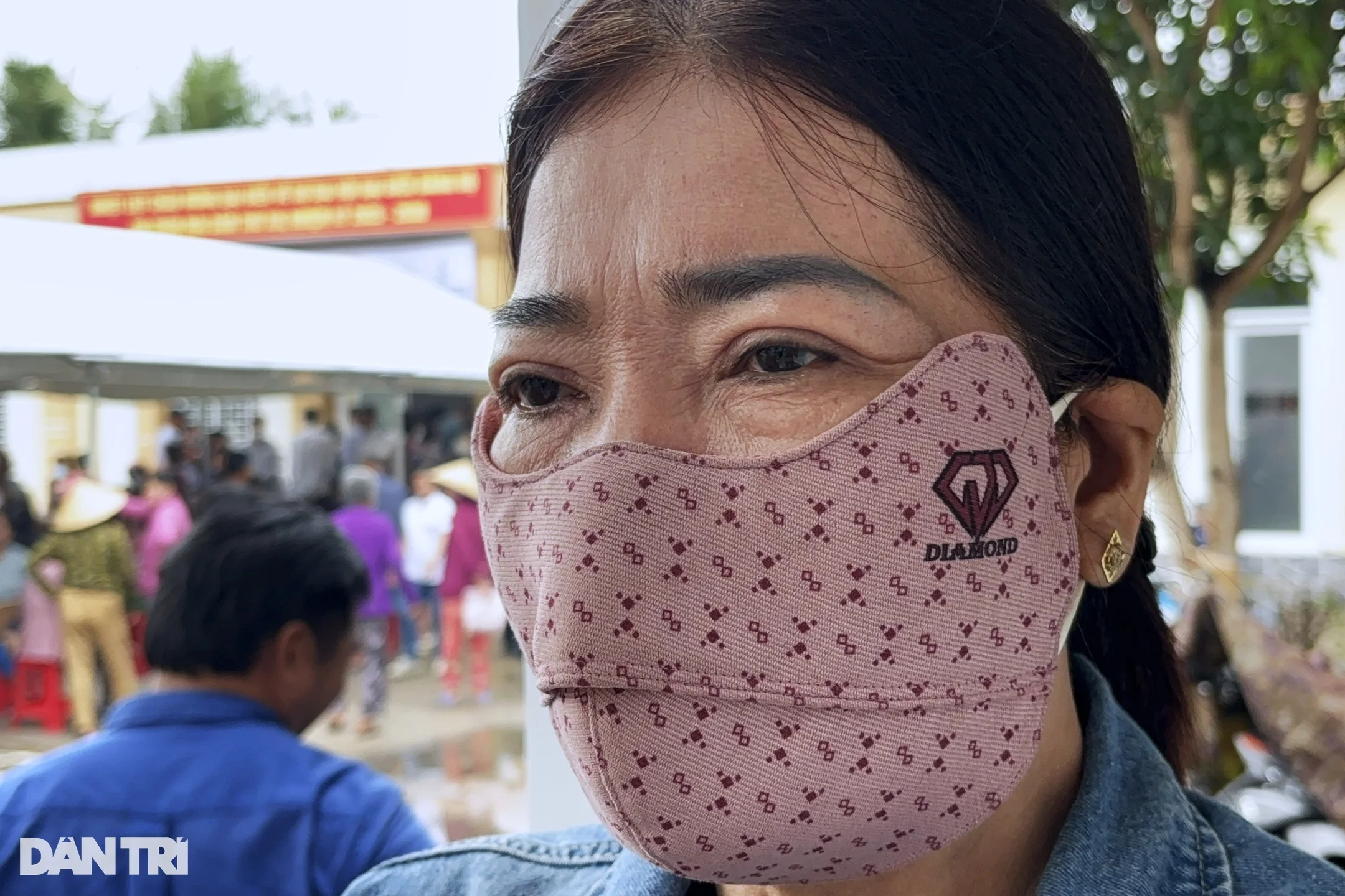 Người đàn ông ngủ dậy bỗng... tâm thần, vợ 23 năm đi khắp nơi để cứu chồng - 6