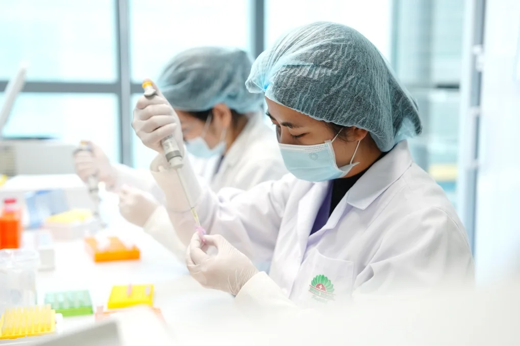 Norrie - Bệnh di truyền âm thầm và bước tiến kỹ thuật phòng ngừa sớm - 2 Norrie - Bệnh di truyền âm thầm và bước tiến kỹ thuật phòng ngừa sớm - 2