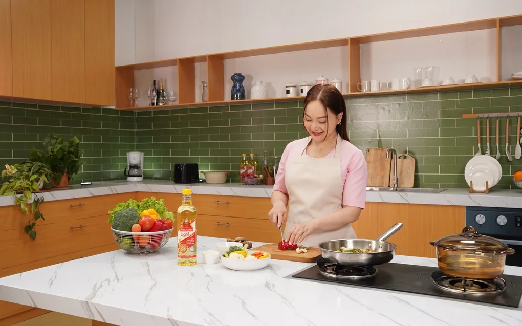 Bí quyết chăm sóc sức khỏe gia đình từ căn bếp: Khi dầu ăn cũng là yếu tố quyết định - 2 Bí quyết chăm sóc sức khỏe gia đình từ căn bếp: Khi dầu ăn cũng là yếu tố quyết định - 2