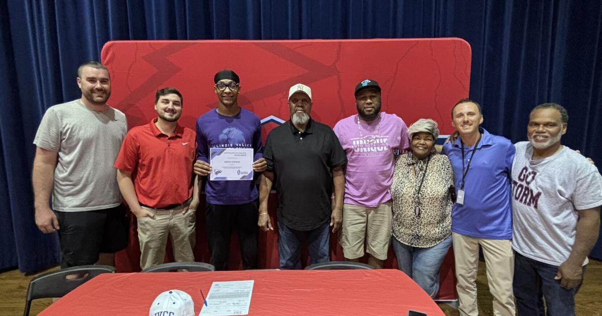 Hopson signs with Illinois Valley