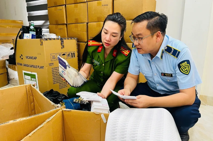 Thuốc nào cũng đủ giấy phép, nhà thuốc than trời - 4 Thuốc nào cũng đủ giấy phép, nhà thuốc than trời - 4