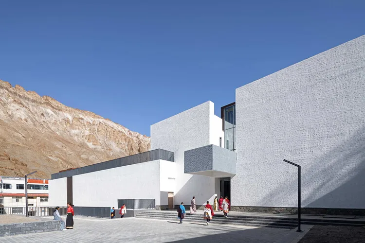 The Multifunctional Art Center of Lhozhag County Middle School / Shenzhen Huahui Design - Image 29 of 37