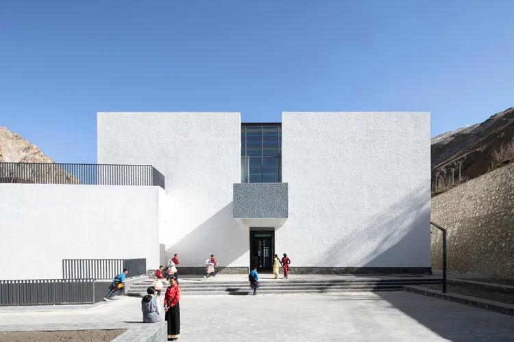The Multifunctional Art Center of Lhozhag County Middle School / Shenzhen Huahui Design - Image 28 of 37