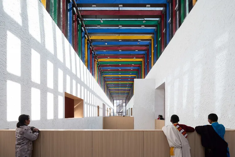 The Multifunctional Art Center of Lhozhag County Middle School / Shenzhen Huahui Design - Interior Photography, Stairs, Beam