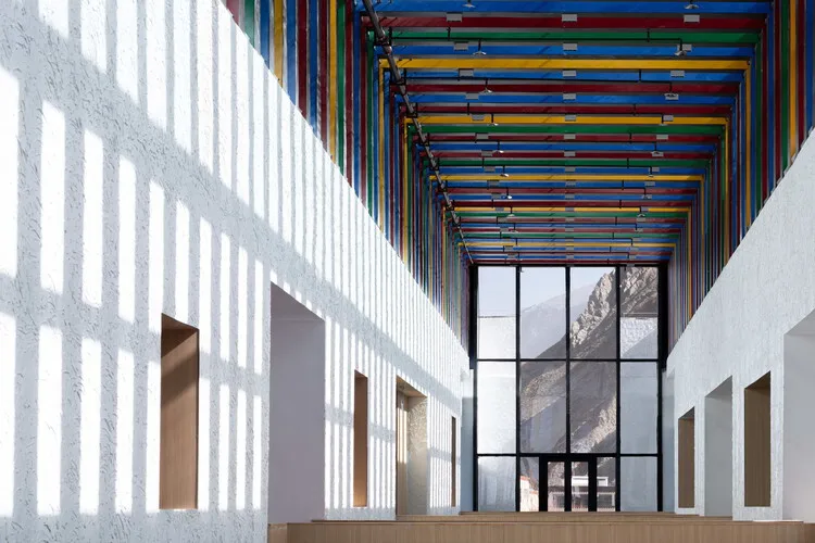 The Multifunctional Art Center of Lhozhag County Middle School / Shenzhen Huahui Design - Image 13 of 37