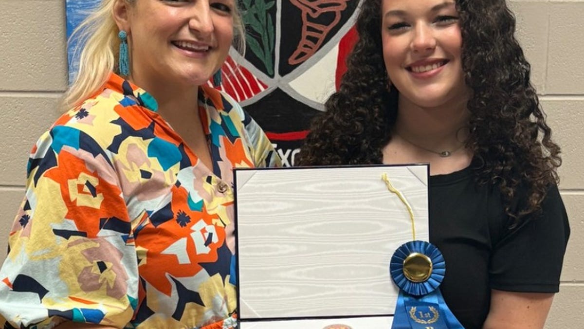 Hillcrest High School student wins 7th District Congressional Art Competition