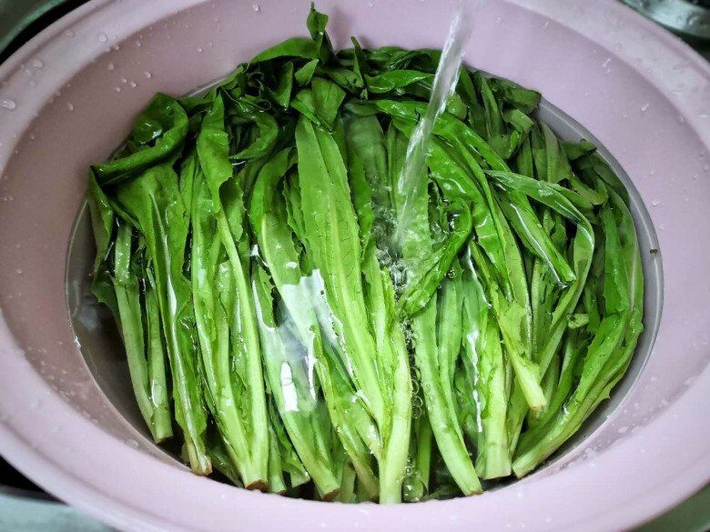 Loại rau có canxi gấp 36 lần canh xương hầm, giá rẻ bèo ở chợ Việt