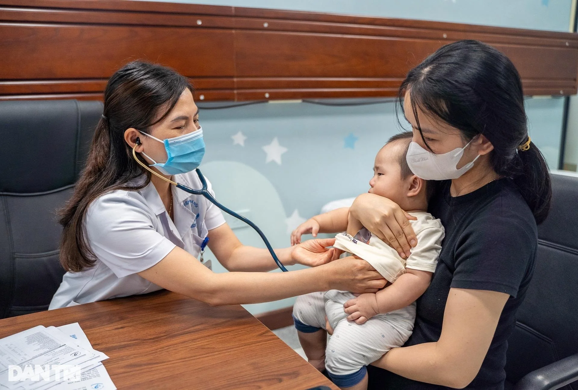 Hà Nội: Gia tăng trẻ nhập viện vì Covid-19, có tình trạng đồng nhiễm - 3
