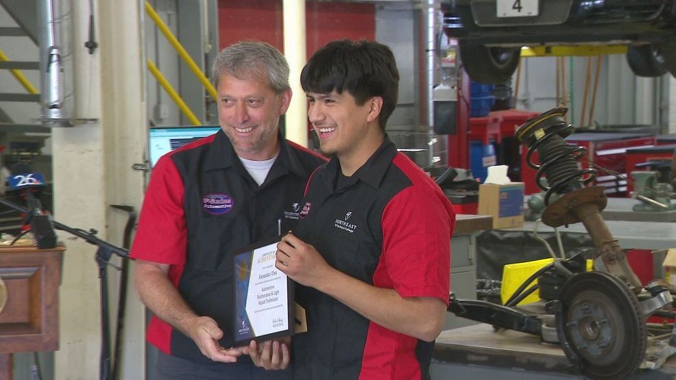 Green Bay high schoolers earn college credit, technical diplomas from automotive program