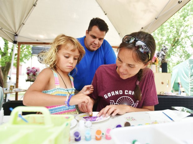 Watching art come to life: Women to Women: THRIVE to host annual Carbondale art festival