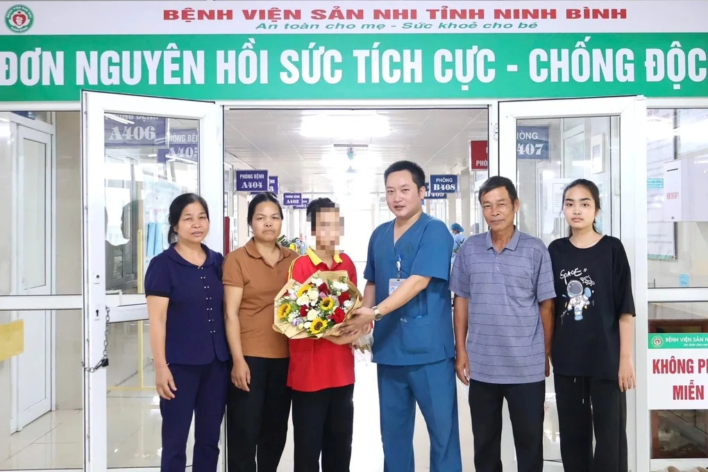 Cứu sống bé gái 12 tuổi bị đuối nước suy đa tạng, ngừng tuần hoàn - 2 Cứu sống bé gái 12 tuổi bị đuối nước suy đa tạng, ngừng tuần hoàn - 2