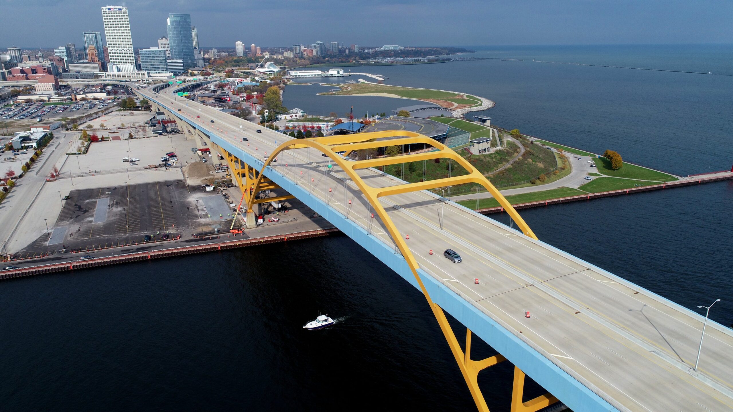 Why are parts of Lincoln Memorial Drive and the Hoan Bridge closed this weekend?