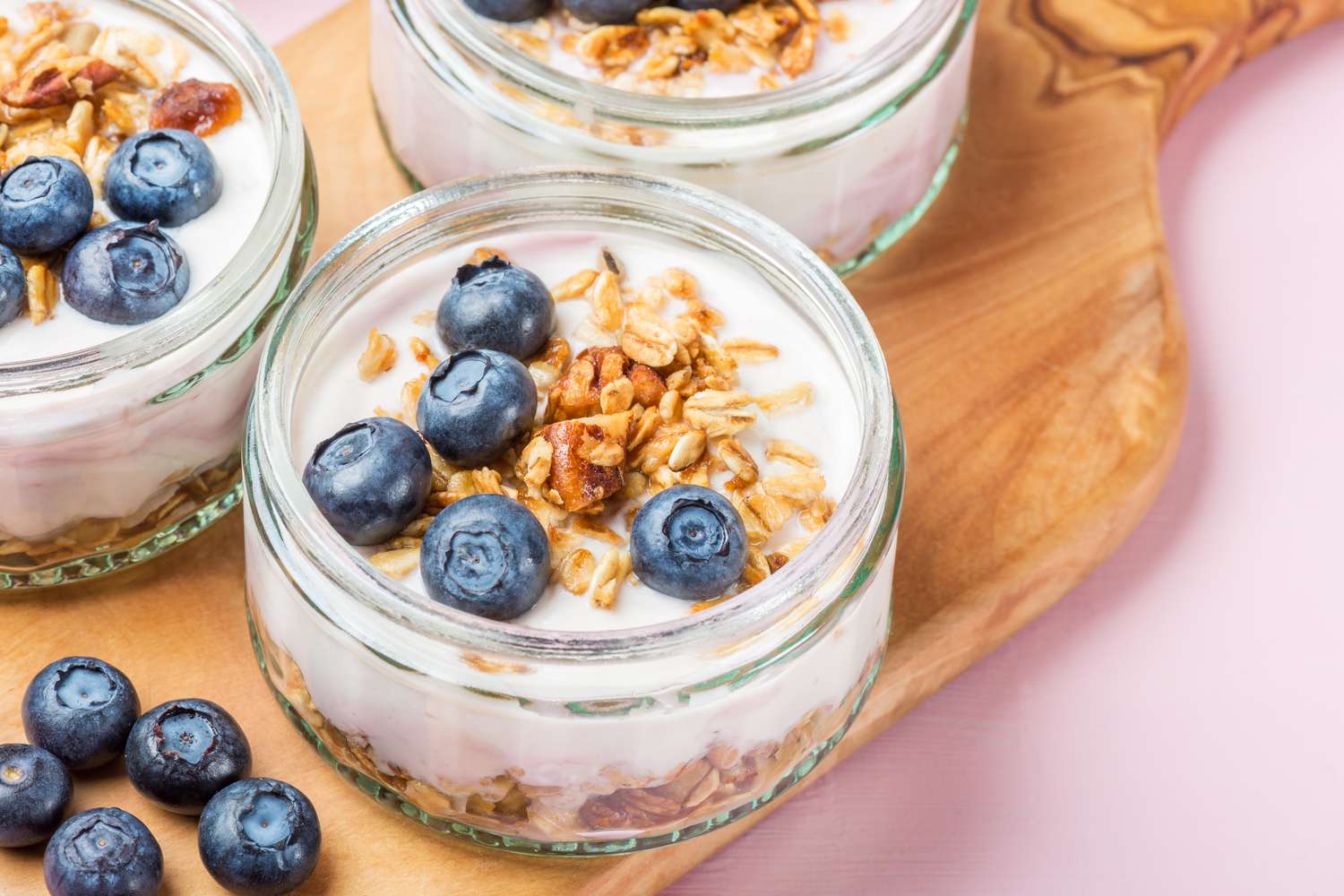 5 Afternoon Snacks That’ll Keep You Full Until Dinner, According to Nutrition Experts