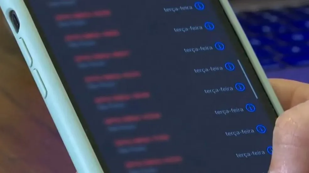 Bilhões de robocalls são feitas todo mês no Brasil: são aquelas chamadas que desligam logo que alguém atende — Foto: globo