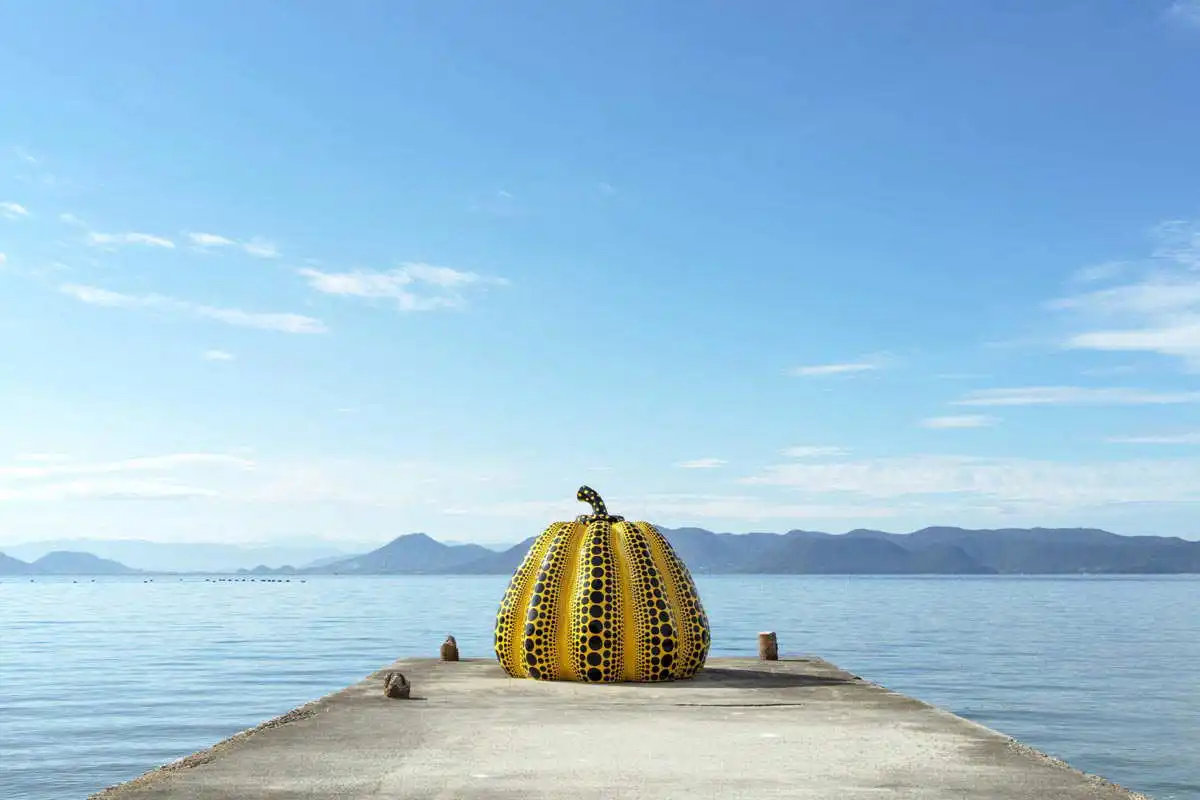 pumpkin yayoi kusama sculpture