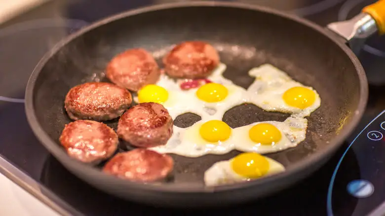 slider and quail eggs searing