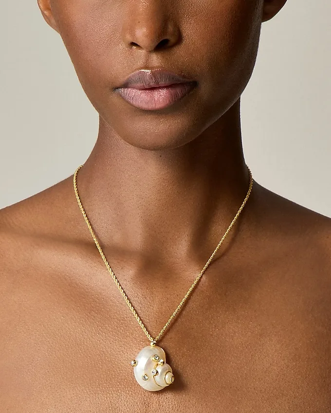 Seashell Pendant Necklace With Crystals