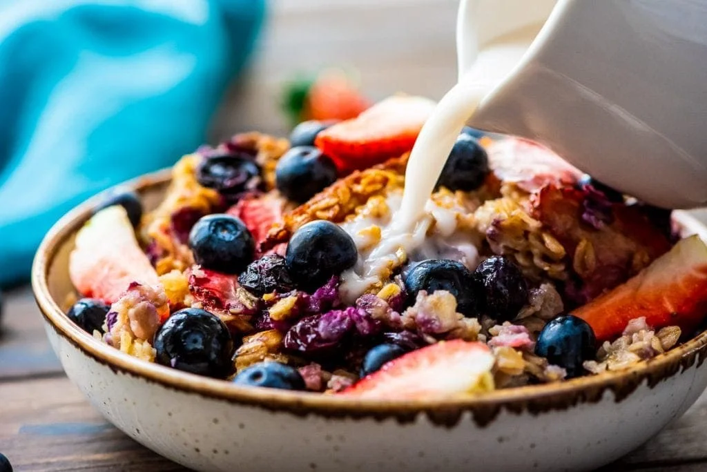 Mixed berry oatmeal is one of the healthy breakfast ideas.(Shutterstock) Mixed berry oatmeal is one of the healthy breakfast ideas.(Shutterstock)