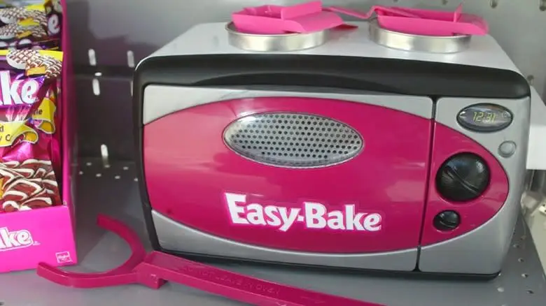 Hot pink Easy-Bake Oven