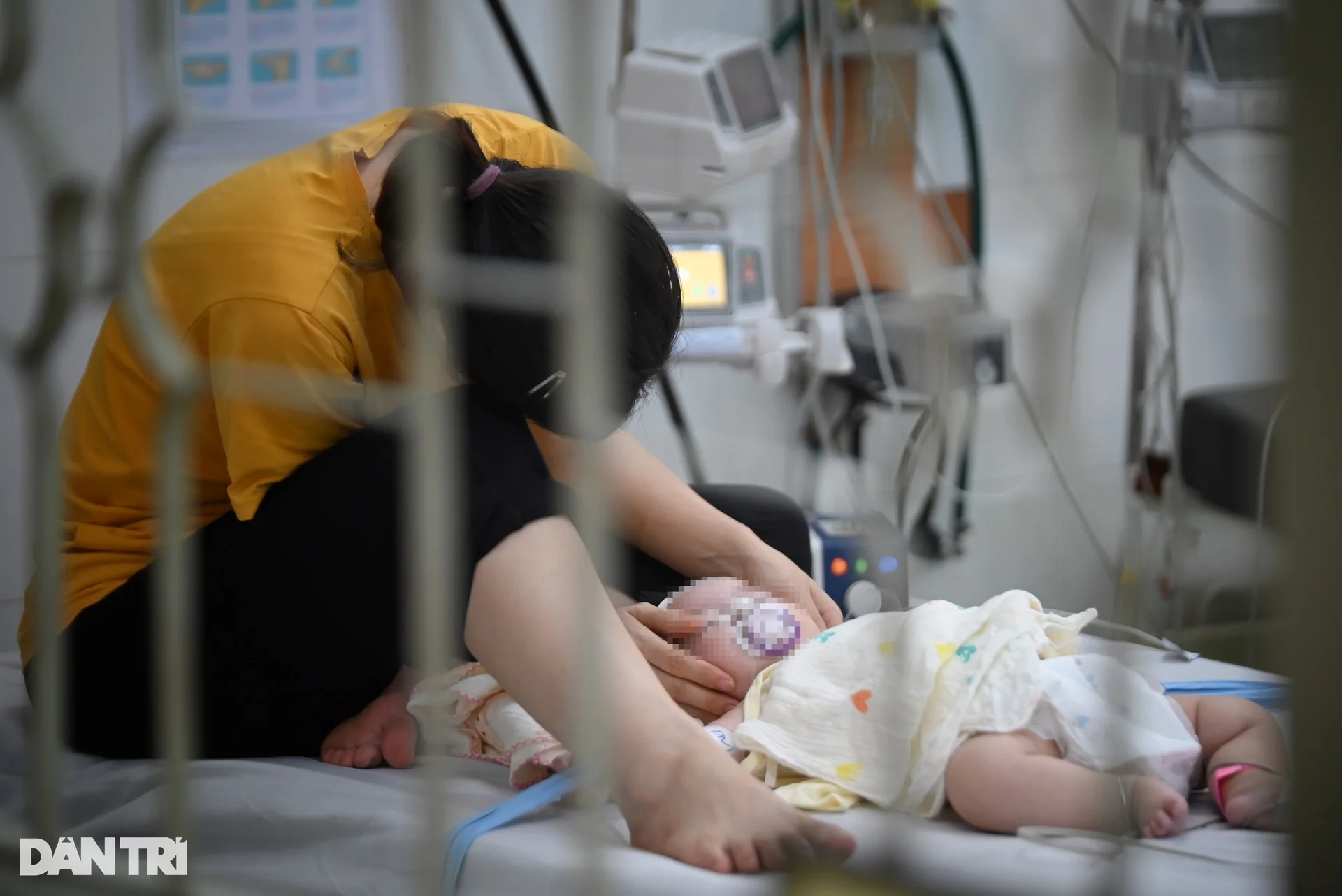 Bên trong khu cách ly bệnh nhi mắc tay chân miệng ở TPHCM - 1