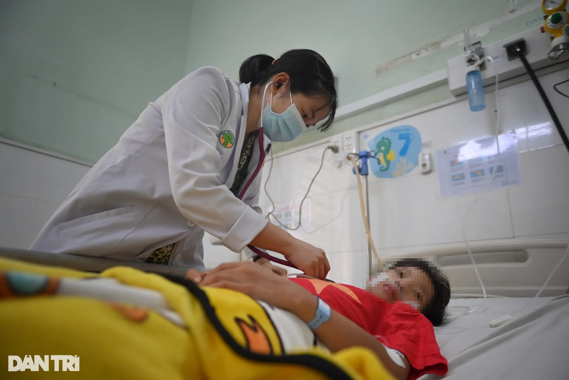 Bên trong khu cách ly bệnh nhi mắc tay chân miệng ở TPHCM - 2 Bên trong khu cách ly bệnh nhi mắc tay chân miệng ở TPHCM - 2