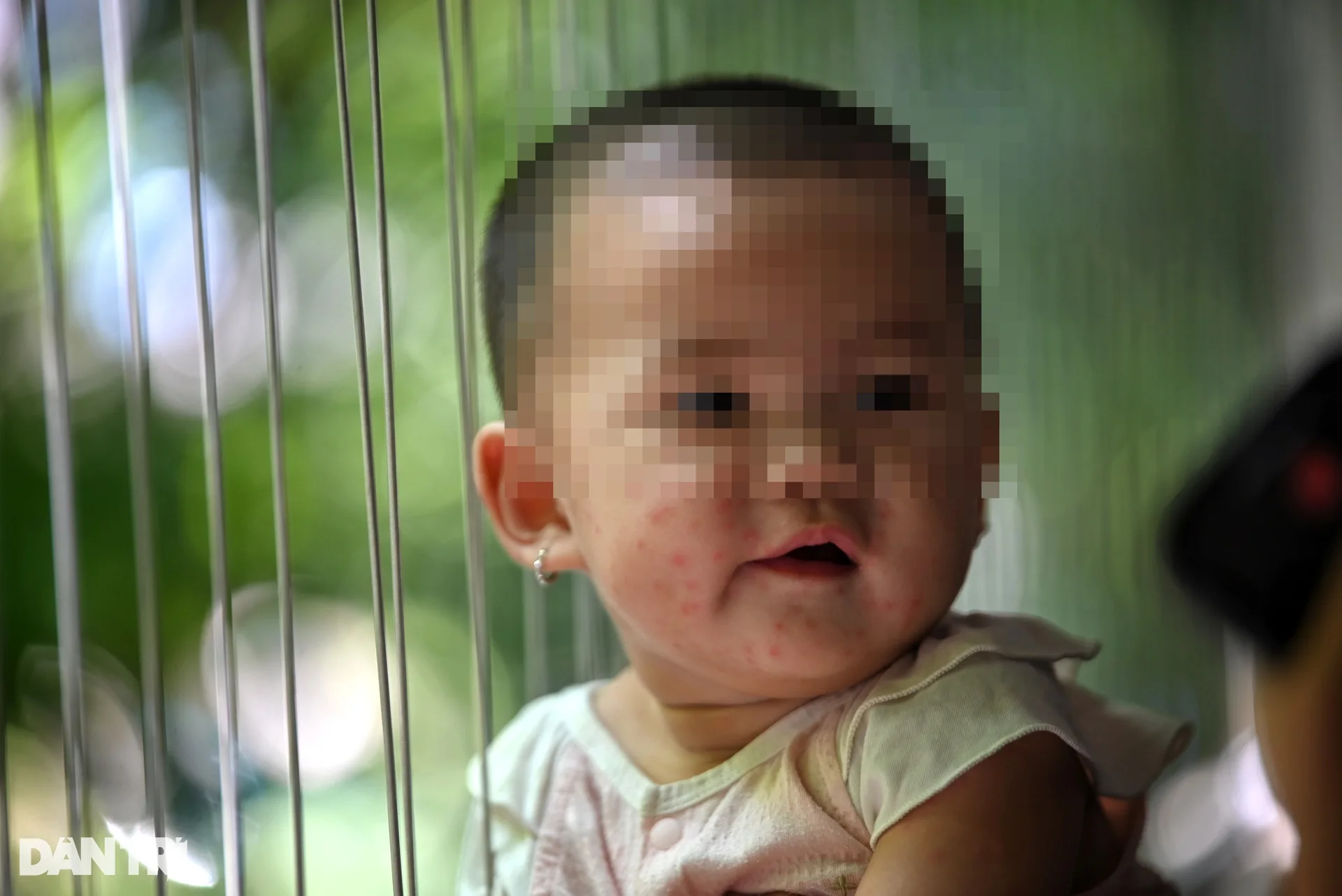 Bên trong khu cách ly bệnh nhi mắc tay chân miệng ở TPHCM - 6 Bên trong khu cách ly bệnh nhi mắc tay chân miệng ở TPHCM - 6