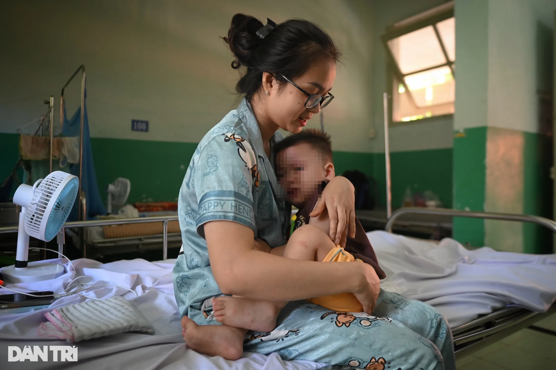 Bên trong khu cách ly bệnh nhi mắc tay chân miệng ở TPHCM - 7 Bên trong khu cách ly bệnh nhi mắc tay chân miệng ở TPHCM - 7