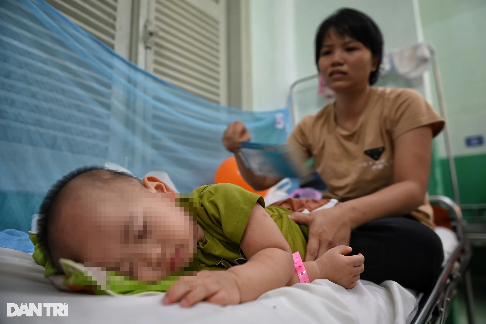 Bên trong khu cách ly bệnh nhi mắc tay chân miệng ở TPHCM - 8 Bên trong khu cách ly bệnh nhi mắc tay chân miệng ở TPHCM - 8