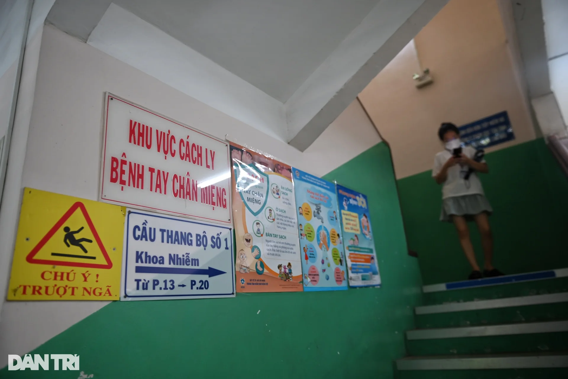 Bên trong khu cách ly bệnh nhi mắc tay chân miệng ở TPHCM - 10 Bên trong khu cách ly bệnh nhi mắc tay chân miệng ở TPHCM - 10