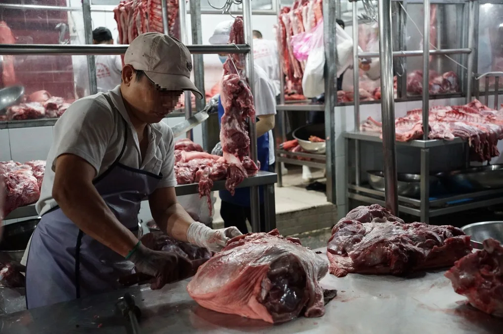 Quán Lòng Chát bị xử phạt vì hàng loạt sai phạm về an toàn thực phẩm - 2 Quán Lòng Chát bị xử phạt vì hàng loạt sai phạm về an toàn thực phẩm - 2