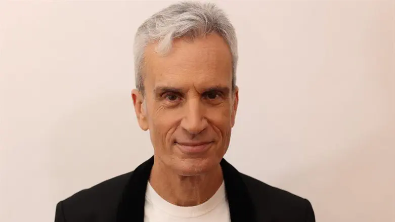 Television host urges love, not protests, at Netanyahu wedding