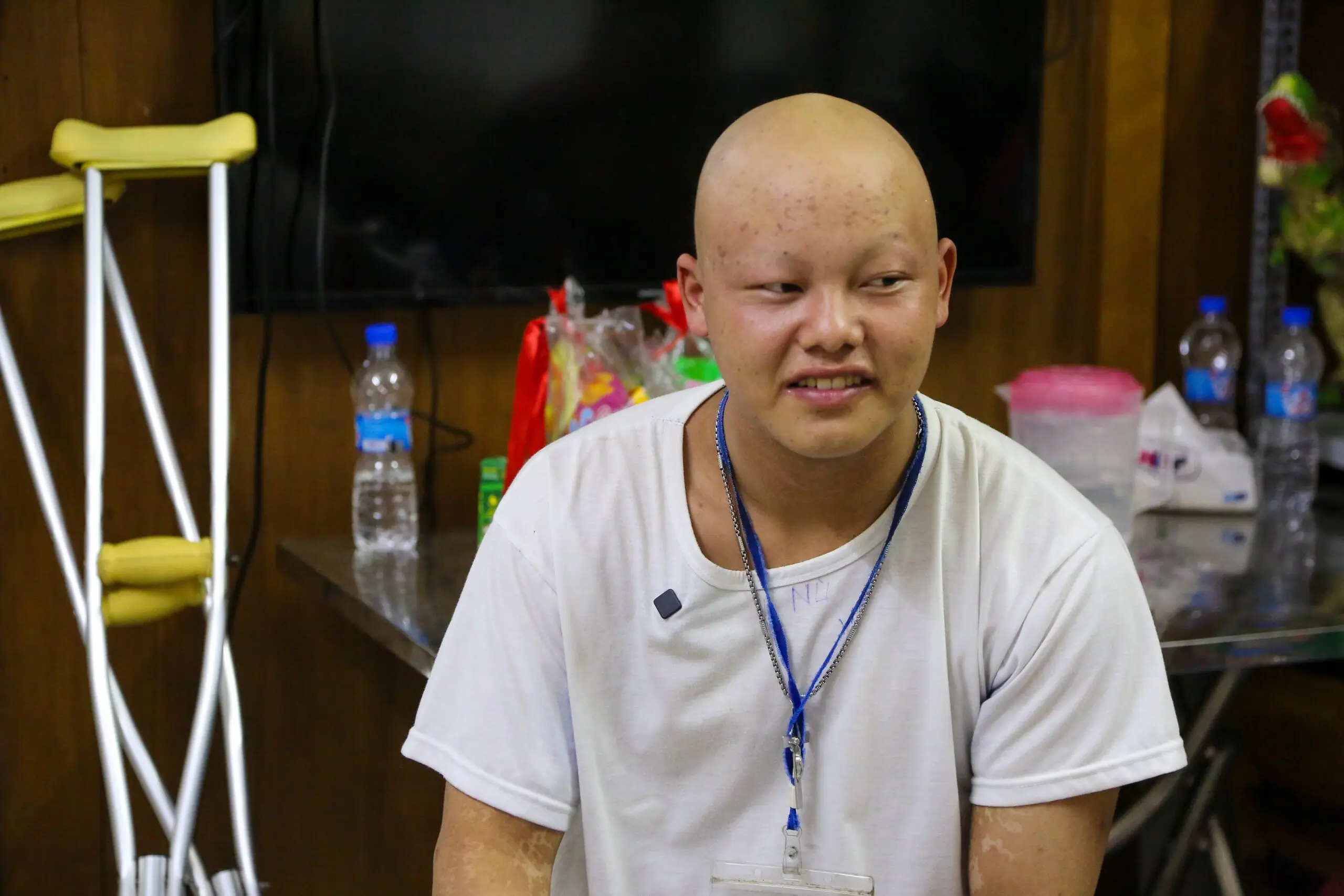 Những gia đình cùng kiệt vì viện phí, mẹ bán nhà đổi vài năm sống cho con - 6 Những gia đình cùng kiệt vì viện phí, mẹ bán nhà đổi vài năm sống cho con - 6
