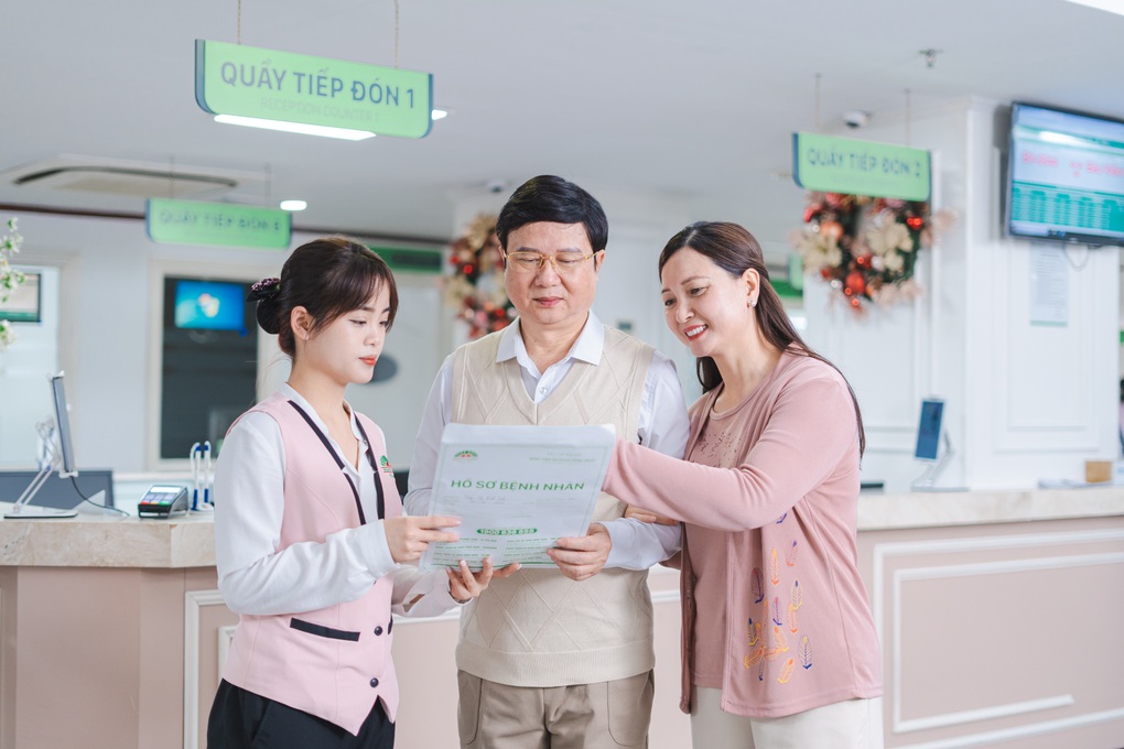Bệnh viện Hồng Ngọc tiên phong chăm sóc sức khỏe người cao tuổi