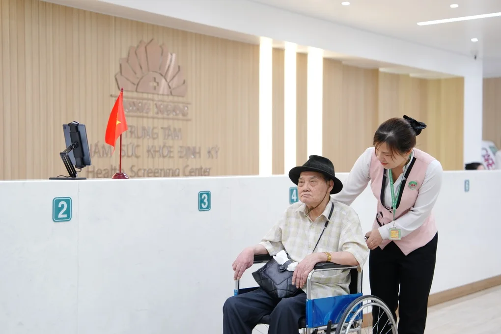 Bệnh viện Hồng Ngọc tiên phong chăm sóc sức khỏe người cao tuổi - 2 Bệnh viện Hồng Ngọc tiên phong chăm sóc sức khỏe người cao tuổi - 2