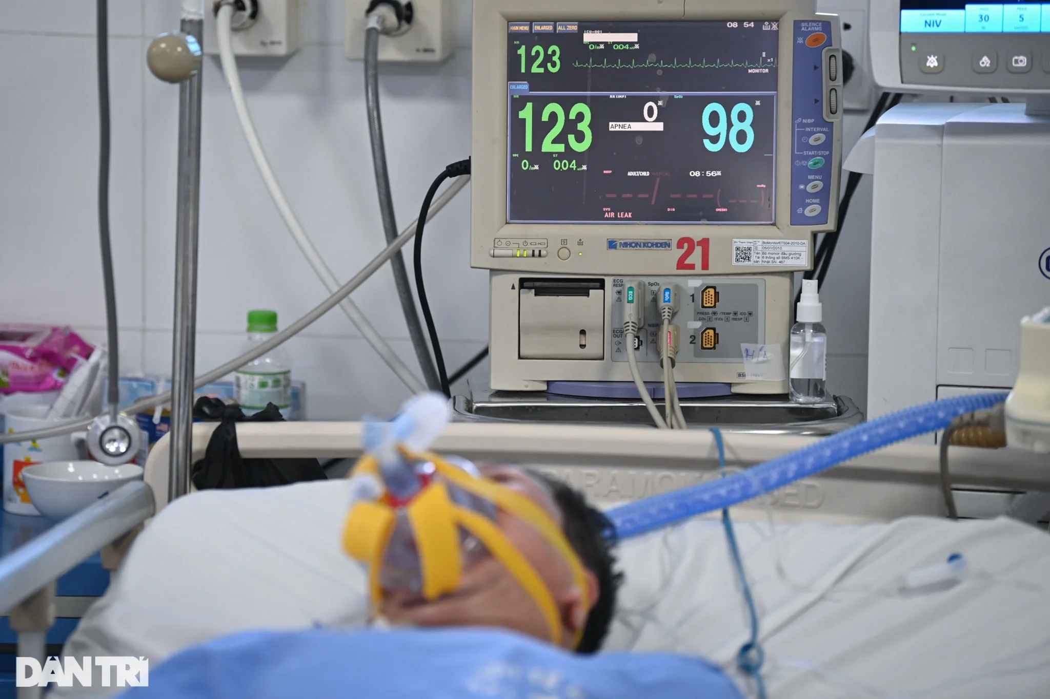 Miễn viện phí: Mong mỏi xóa gánh nặng tiền tạm ứng và khoảng trống bảo hiểm - 5 Miễn viện phí: Mong mỏi xóa gánh nặng tiền tạm ứng và khoảng trống bảo hiểm - 5