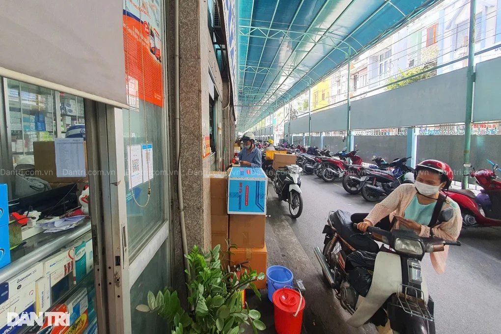 Chợ thuốc sỉ lớn nhất ở TPHCM: Vắng vẻ, im ắng lạ thường - 5