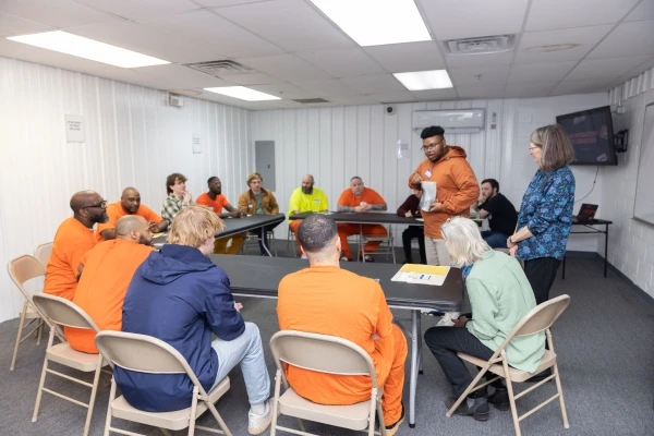 Student and professor talking to a group of inmates in the Piedmont jail