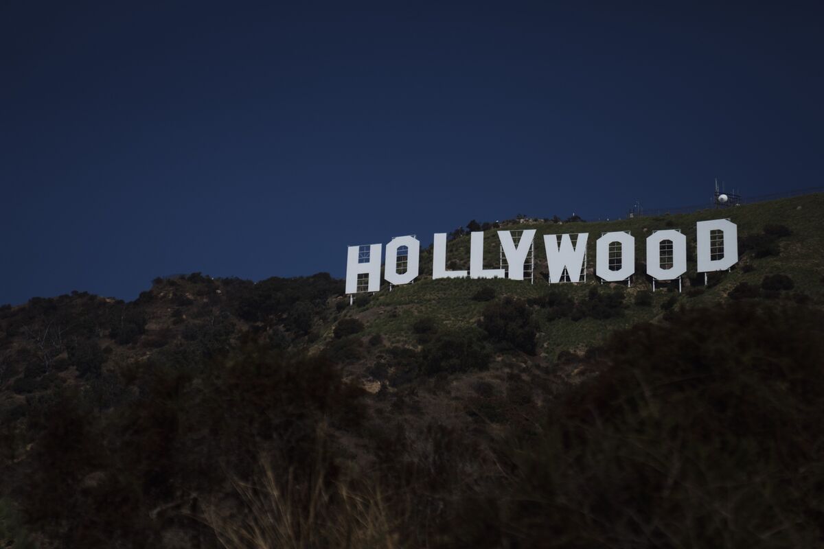 Hollywood Dealmaker Ara Joins Weil to Start Entertainment Group