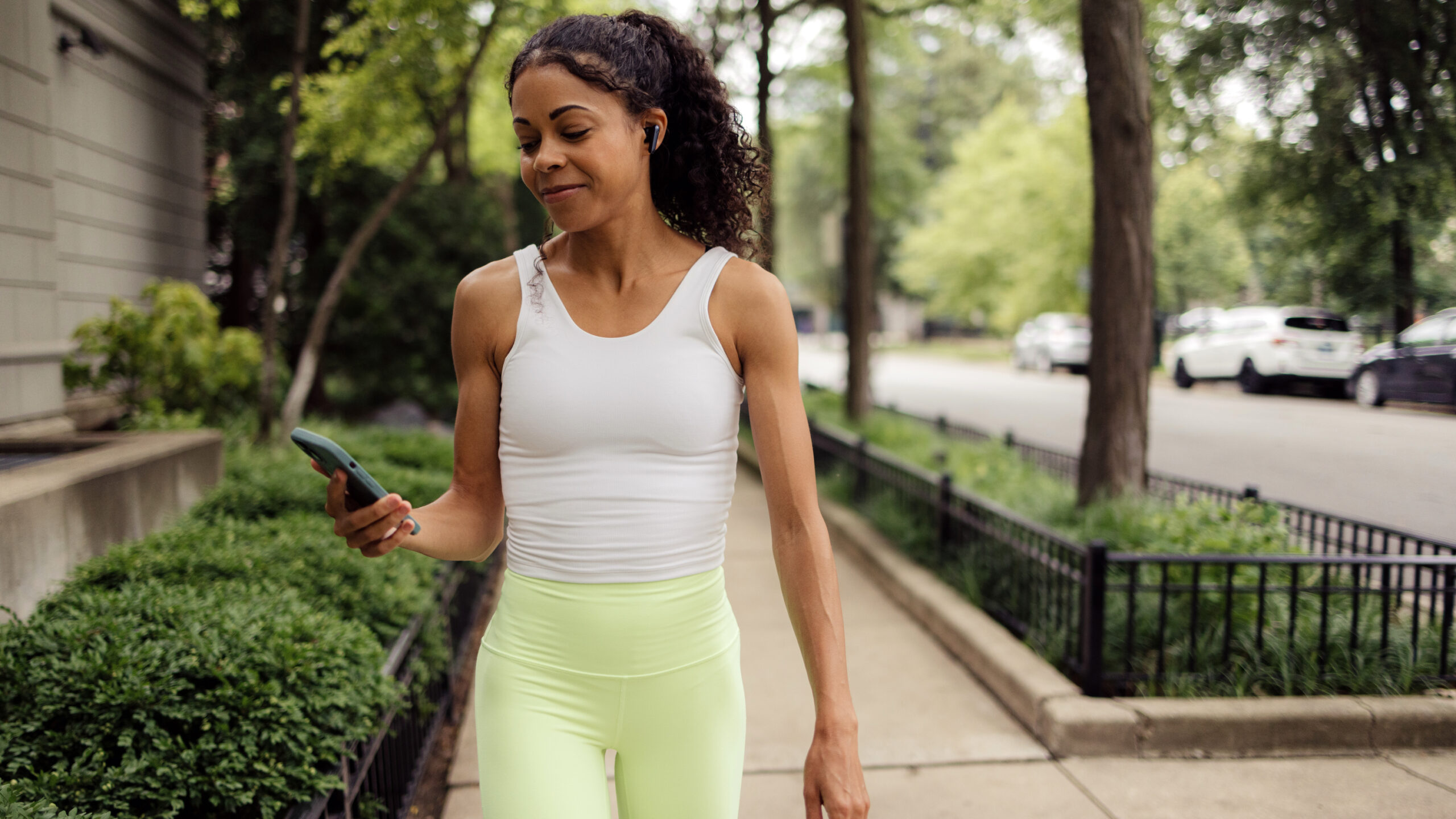 I tried this ‘5-2-4 fartlek’ walking workout for a week — and it’s a game-changer