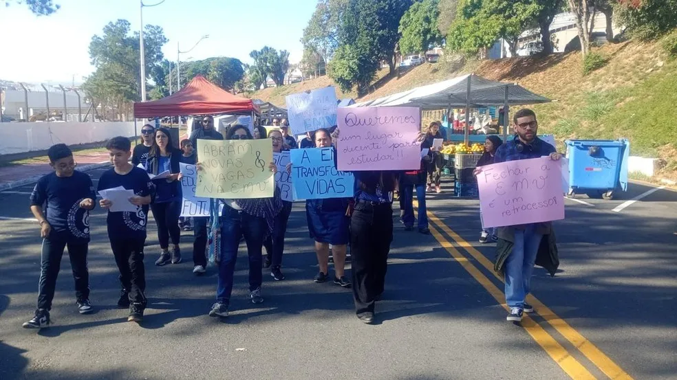 Alunos da Escola de Música de Votorantim (EMV) protestaram contra desmonte — Foto: Arquivo pessoal