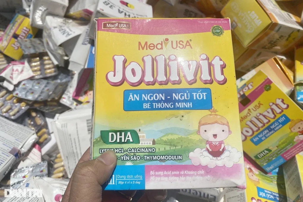 Loạt sản phẩm thực phẩm chức năng bị vứt bỏ tại TPHCM hé lộ thông tin gì? - 2 Loạt sản phẩm thực phẩm chức năng bị vứt bỏ tại TPHCM hé lộ thông tin gì? - 2