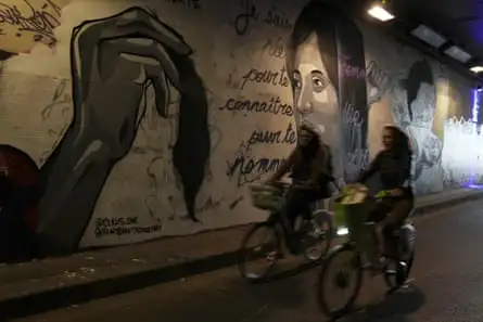 A mural in Paris depicting women cutting their hair, to show support for protesters in Iran, 5 October 2022.