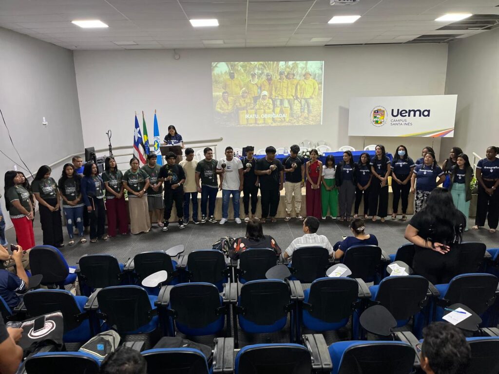Estudantes do Programa Ensinar promovem evento sobre Planejamento e Organização da Ação Pedagógica com destaque para cultura indígena